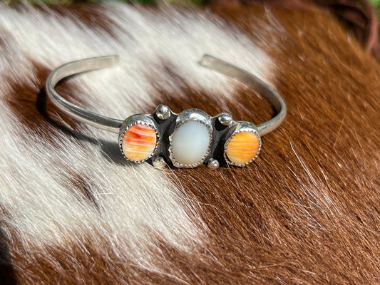 Spiny oyster & moonstone cuff